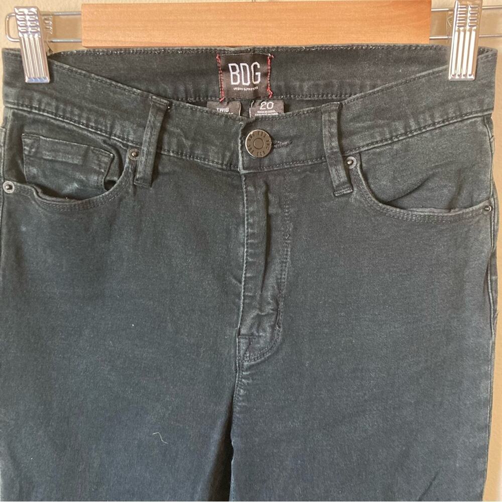 BDG Twig High Rise Distressed Skinny Jeans Size 26 - Picture 2 of 7